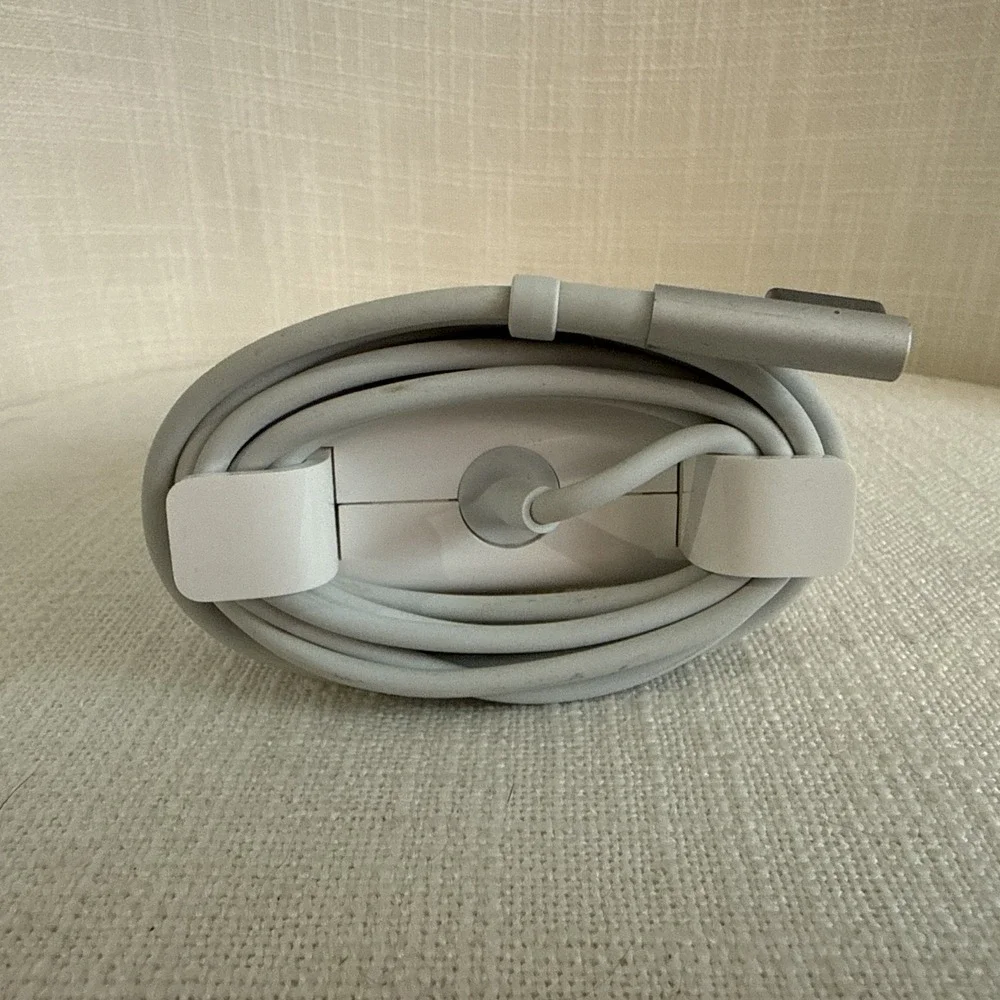 Apple 85W Magsafe 1st Generation‎ L-tip Power Adapter